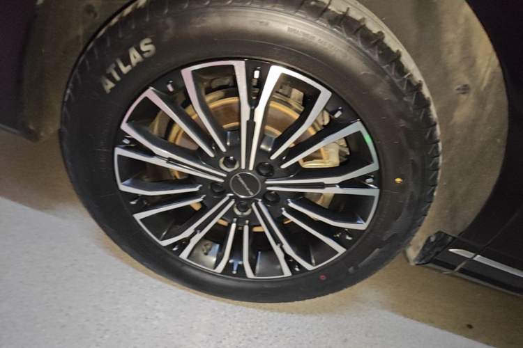 Used FORTHING Xinghai V9 2024 1.5TD 200km Qingyunti Series Premium Version Right Rear Wheel Hub