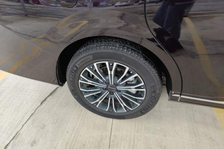 Used FORTHING Xinghai V9 2024 1.5TD 200km Qingyunti Series Premium Version Right Rear Wheel Hub