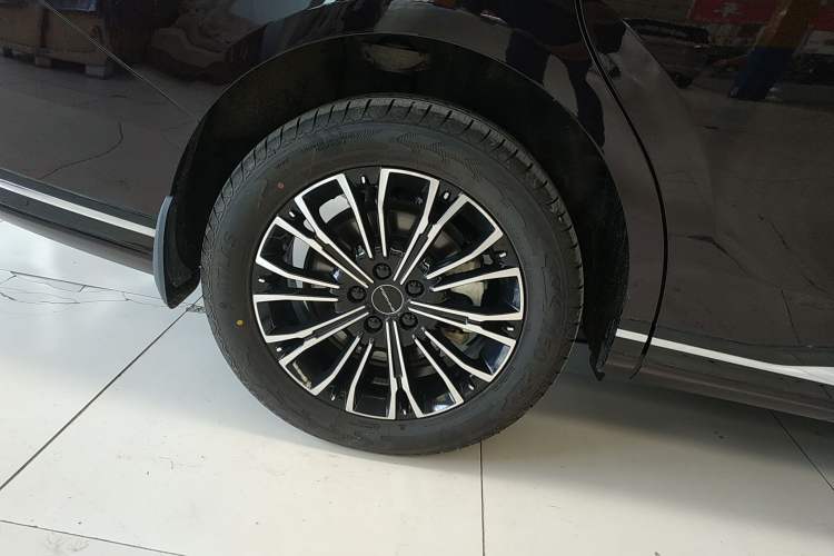Used FORTHING Xinghai V9 2024 1.5TD 100km Chinese Knot Series Performance Edition Right Rear Wheel Hub