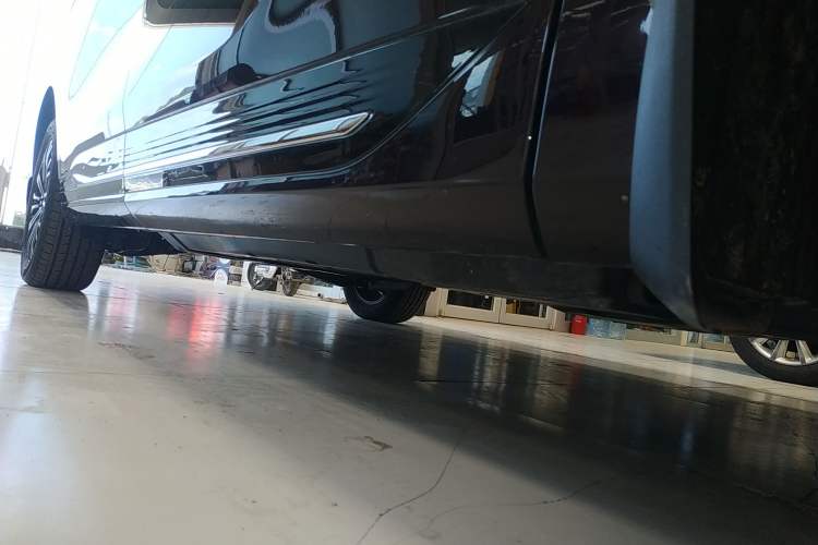 Used FORTHING Xinghai V9 2024 1.5TD 100km Chinese Knot Series Performance Edition Right Side Sill