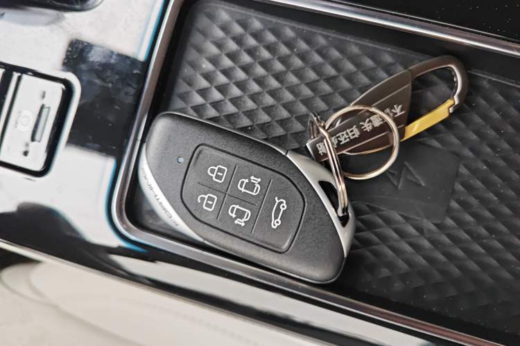 Used FORTHING Xinghai V9 2024 1.5TD 200km Qingyunti Series Flagship Edition Vehicle Key