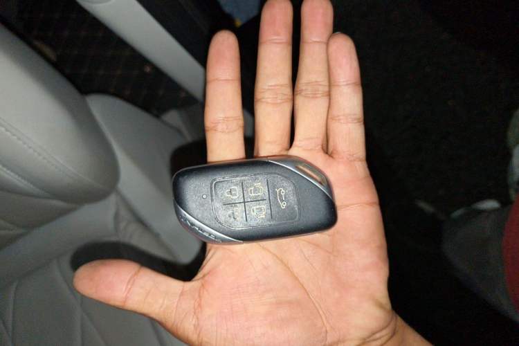 Used FORTHING Xinghai V9 2024 1.5TD 200km Chinese Knot Series Luxury Version Vehicle Key
