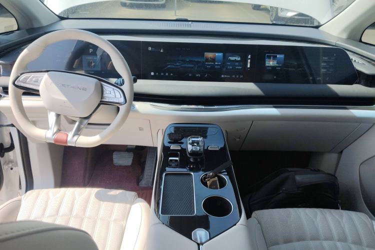 Used FORTHING Xinghai V9 2024 1.5TD 200km Qingyunti Series Premium Version Center Console