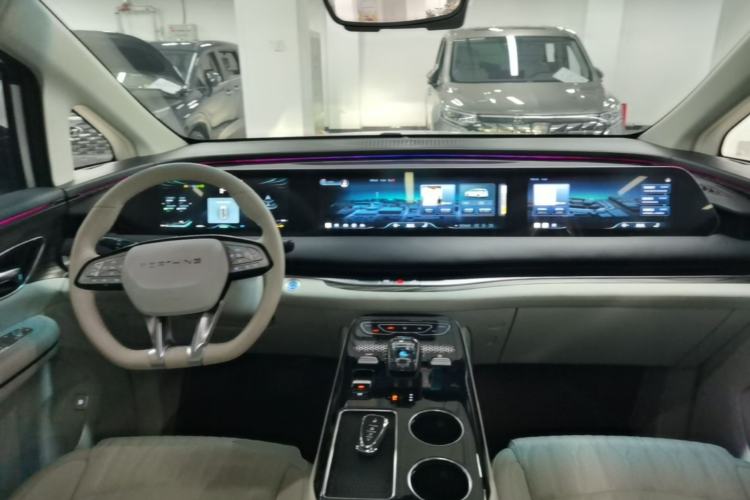 Used FORTHING Xinghai V9 2024 1.5TD 200km Qingyunti Series Premium Version Center Console