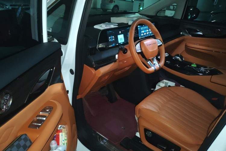 Used FORTHING Xinghai V9 2024 1.5TD 200km Chinese Knot Series Premium Edition Driver Seat