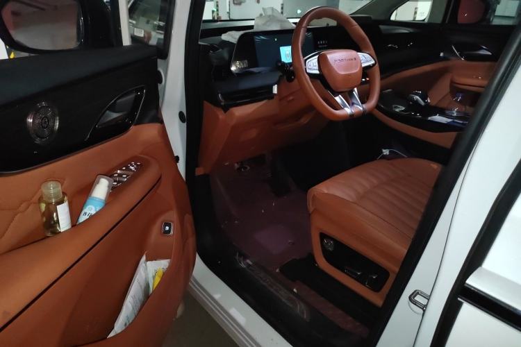 Used FORTHING Xinghai V9 2024 1.5TD 200km Chinese Knot Series Premium Edition Driver Seat