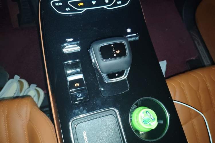 Used FORTHING Xinghai V9 2024 1.5TD 200km Chinese Knot Series Premium Edition Gear Lever