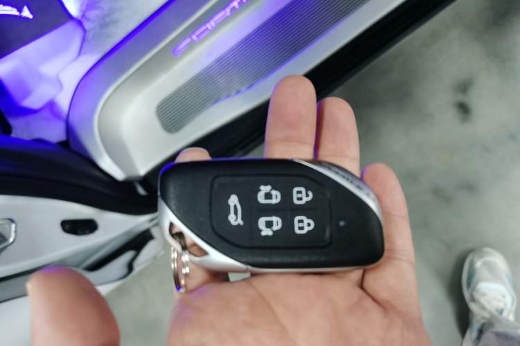 Used FORTHING Xinghai V9 2024 1.5TD 200km Qingyunti Series Premium Version Interior 1