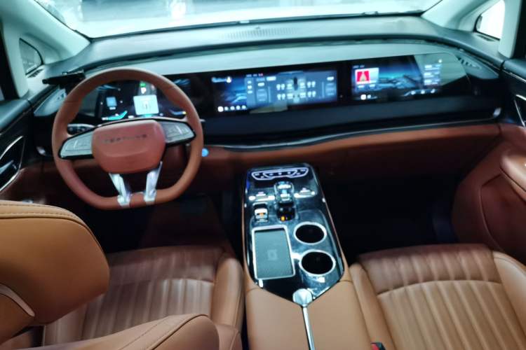Used FORTHING Xinghai V9 2024 1.5TD 200km Qingyunti Series Premium Version Interior 2