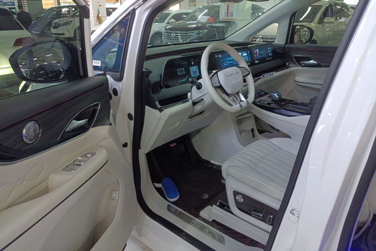 Used FORTHING Xinghai V9 2024 1.5TD 200km Qingyunti Series Premium Version Interior 3
