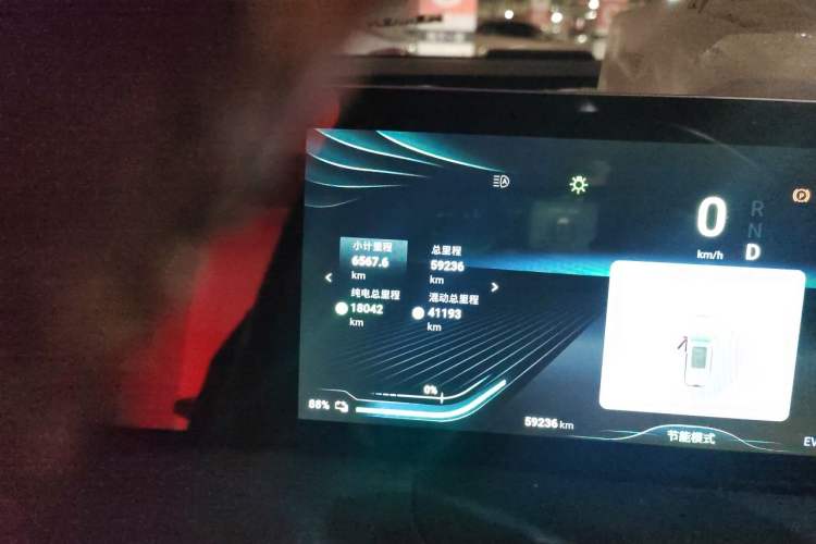 Used FORTHING Xinghai V9 2024 1.5TD 200km Chinese Knot Series Premium Edition Odometer Close Up