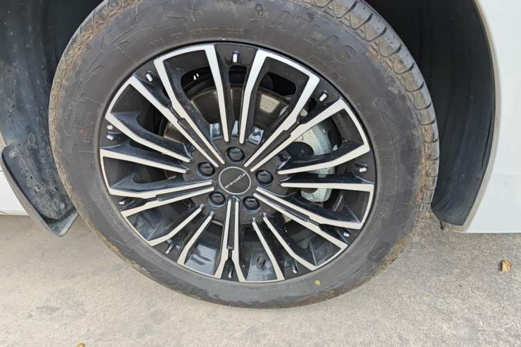 Used FORTHING Xinghai V9 2024 1.5TD 200km Chinese Knot Series Luxury Version Right Front Wheel Hub