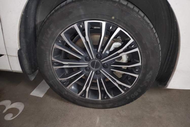 Used FORTHING Xinghai V9 2024 1.5TD 200km Chinese Knot Series Premium Edition Right Front Wheel Hub