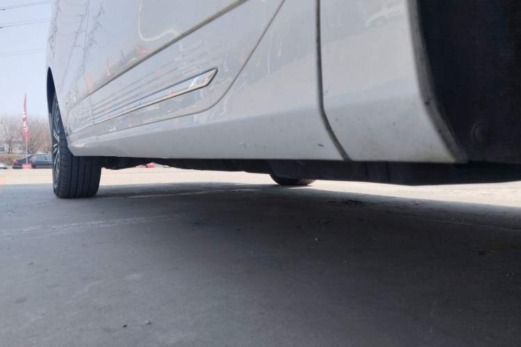 Used FORTHING Xinghai V9 2024 1.5TD 200km Qingyunti Series Premium Version Right Side Sill
