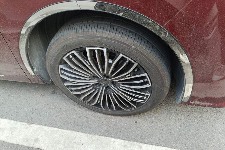 Used FORTHING Xinghai V9 2024 1.5TD 200km Qingyunti Series Flagship Edition Right Front Wheel Hub