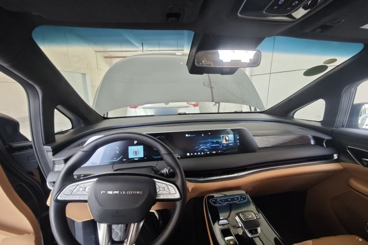 Used FORTHING Xinghai V9 2025 Model, 1.5TD 200km Qingyunti Series, Zunyue Edition Center Console