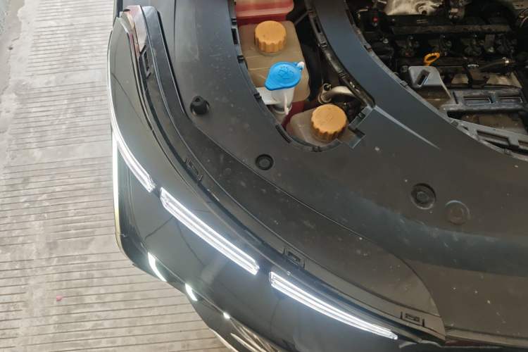 Used FORTHING Xinghai V9 2025 Model, 1.5TD 200km Qingyunti Series, Zunyue Edition Engine Bay Right