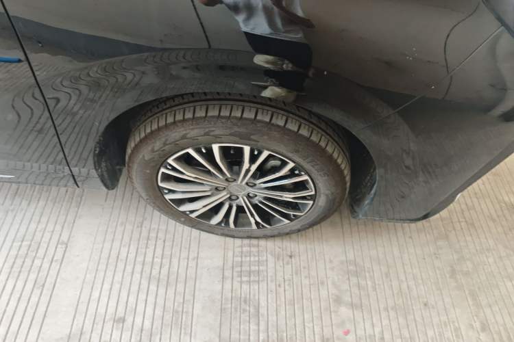Used FORTHING Xinghai V9 2025 Model, 1.5TD 200km Qingyunti Series, Zunyue Edition Right Front Wheel Hub