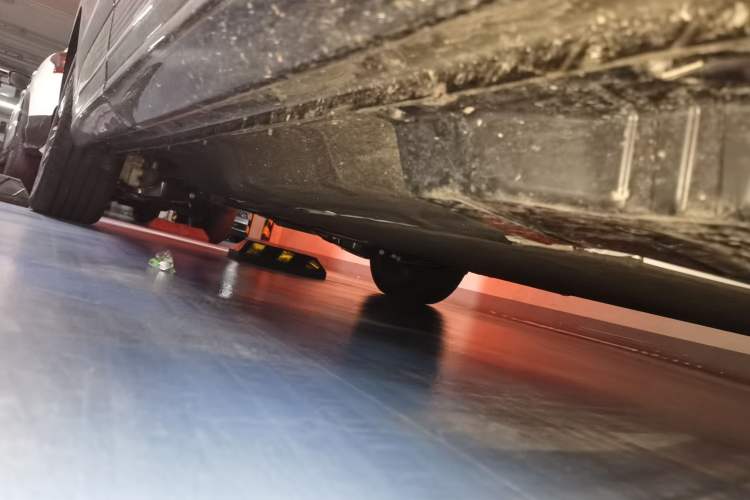 Used FORTHING Xinghai V9  Chassis Front Right