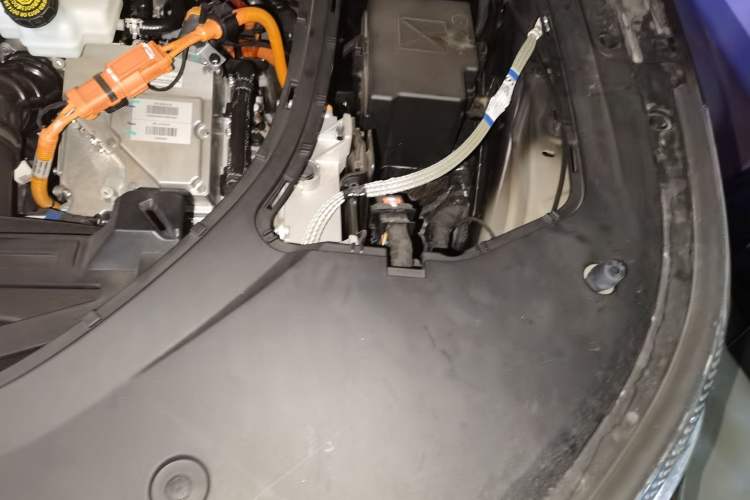 Used FORTHING Xinghai V9  Engine Bay Left