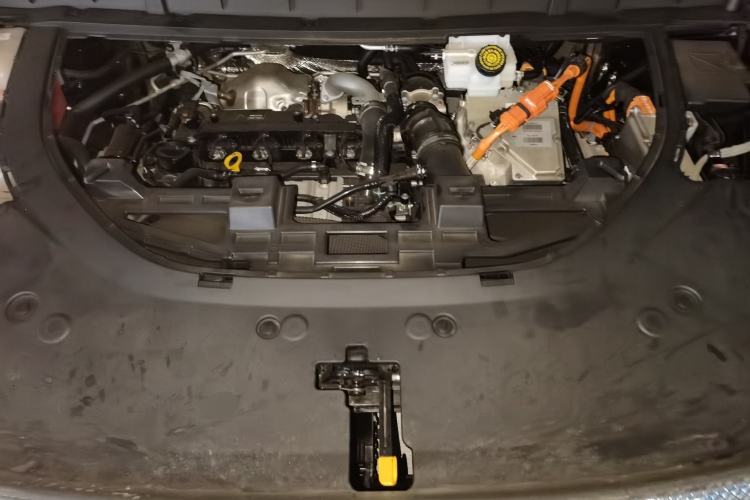 Used FORTHING Xinghai V9  Engine Bay