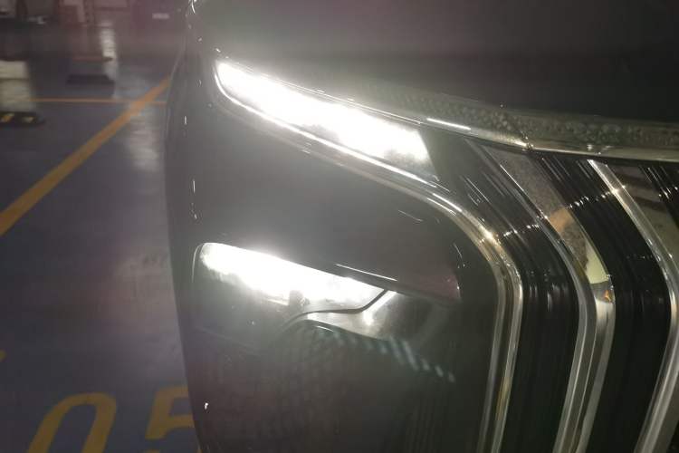 Used FORTHING Xinghai V9  Right Front Headlight