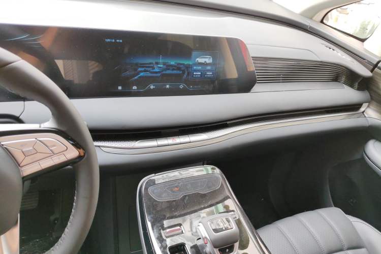 Used FORTHING Xinghai V9 2026 Model, Smart Enjoyment Series, 200km Flagship Edition Audio And AC Panel