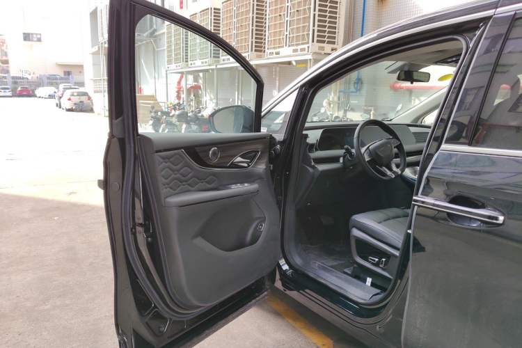 Used FORTHING Xinghai V9 2026 Model, Smart Enjoyment Series, 200km Flagship Edition Driver Seat