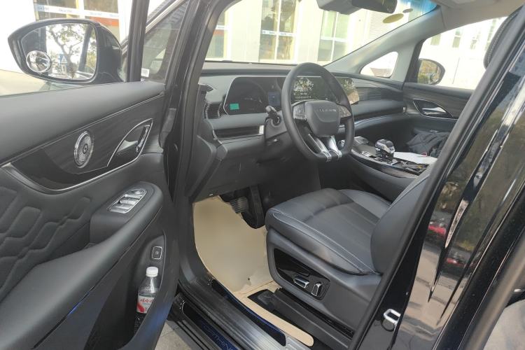 Used FORTHING Xinghai V9 2026 Model, More Enjoyment Series, 200km Luxury Edition Driver Seat