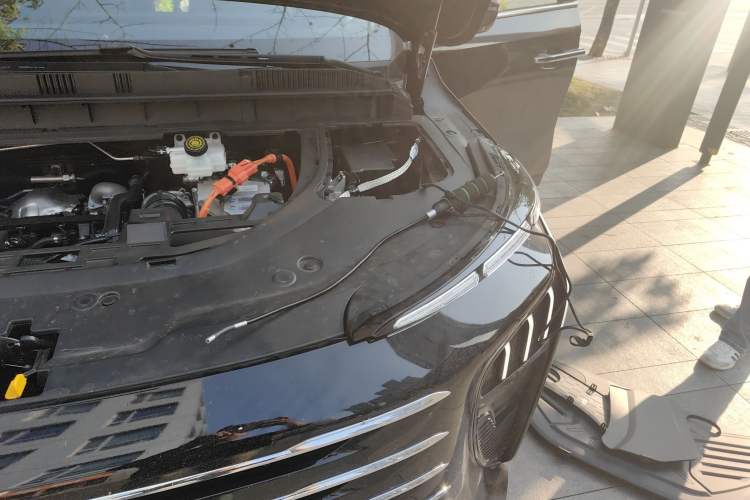 Used FORTHING Xinghai V9 2026 Model, More Enjoyment Series, 200km Luxury Edition Engine Bay Left