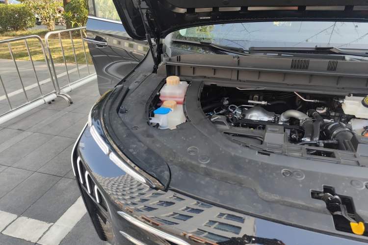 Used FORTHING Xinghai V9 2026 Model, More Enjoyment Series, 200km Luxury Edition Engine Bay Right