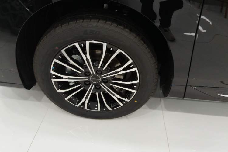 Used FORTHING Xinghai V9 2026 Model, More Enjoyment Series, 200km Comfort Edition Exterior 3