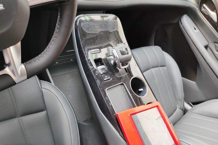 Used FORTHING Xinghai V9 2026 Model, Smart Enjoyment Series, 200km Flagship Edition Gear Lever