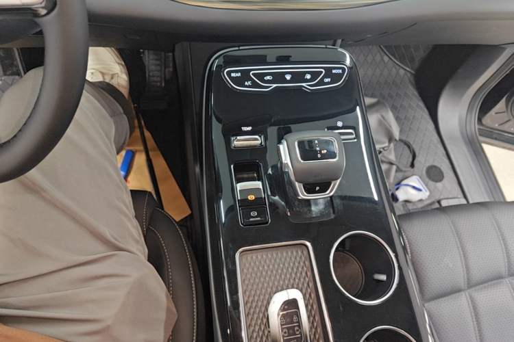 Used FORTHING Xinghai V9 2026 Model, More Enjoyment Series, 200km Comfort Edition Gear Lever