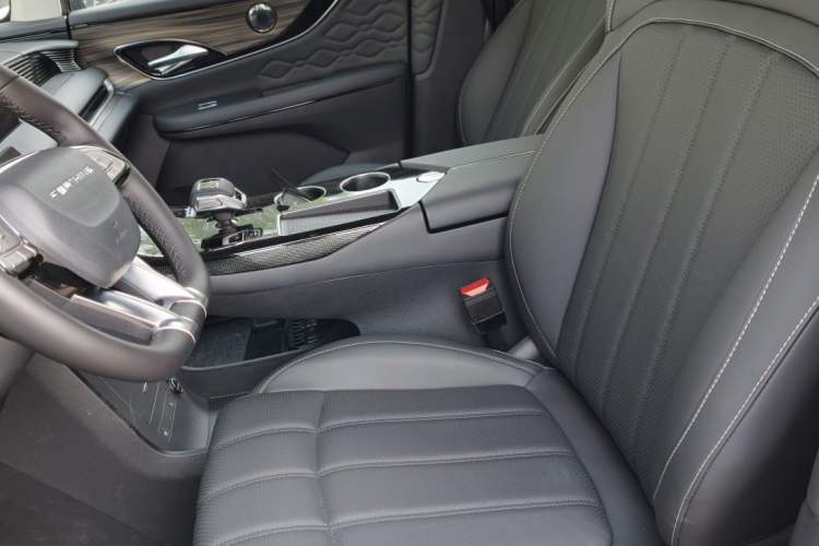 Used FORTHING Xinghai V9 2026 Model, More Enjoyment Series, 200km Luxury Edition Interior 2