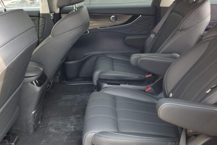 Used FORTHING Xinghai V9 2026 Model, More Enjoyment Series, 200km Luxury Edition Interior 3