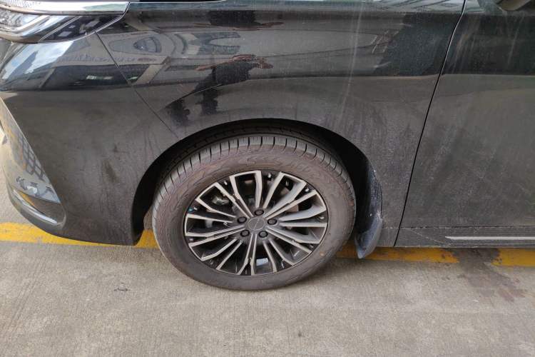 Used FORTHING Xinghai V9 2026 Model, Smart Enjoyment Series, 200km Flagship Edition Left Front Wheel Hub