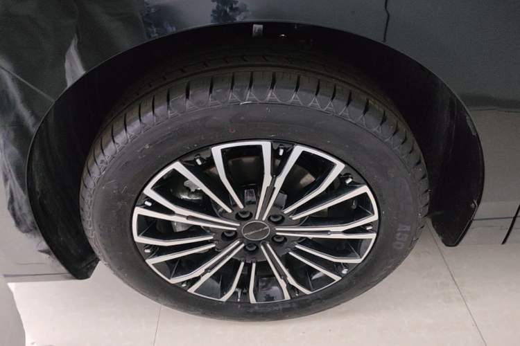 Used FORTHING Xinghai V9 2026 Model, More Enjoyment Series, 200km Luxury Edition Left Front Wheel Hub