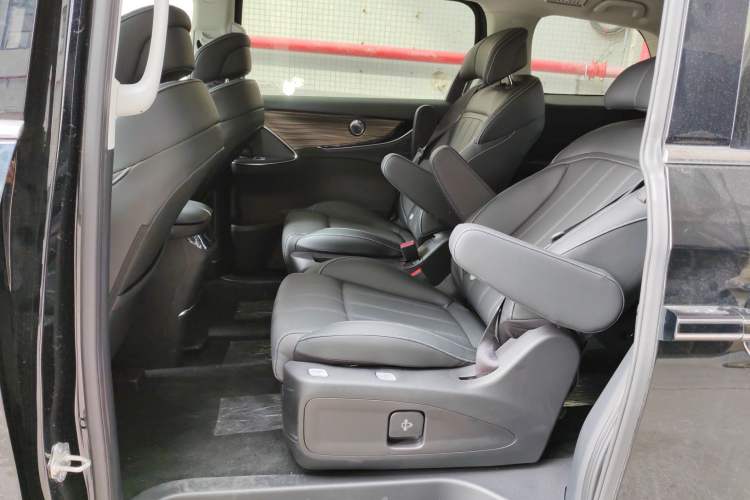 Used FORTHING Xinghai V9 2026 Model, Smart Enjoyment Series, 200km Flagship Edition Left Rear Seat