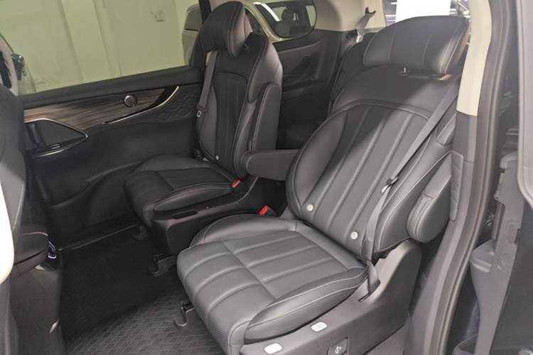 Used FORTHING Xinghai V9 2026 Model, More Enjoyment Series, 200km Comfort Edition Left Rear Seat
