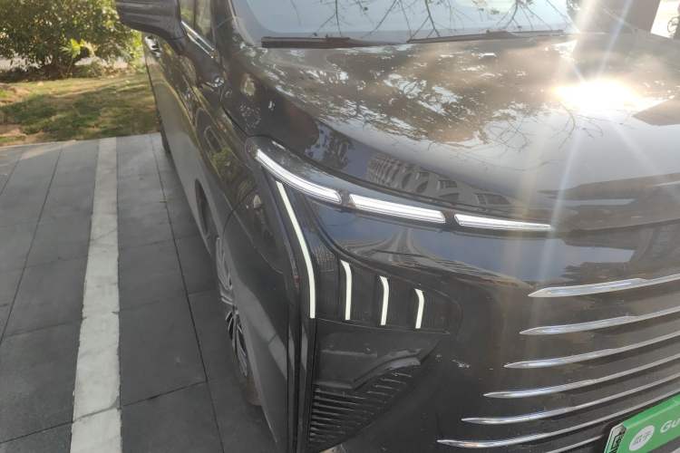 Used FORTHING Xinghai V9 2026 Model, More Enjoyment Series, 200km Luxury Edition Right Front Headlight
