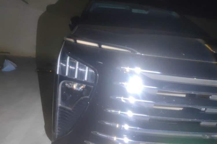Used FORTHING Xinghai V9 2026 Model, More Enjoyment Series, 200km Luxury Edition Right Front Headlight