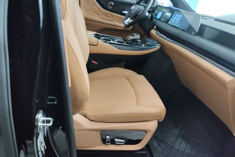 Used FORTHING Xinghai V9 2026 Model, More Enjoyment Series, 200km Luxury Edition Right Front Seat