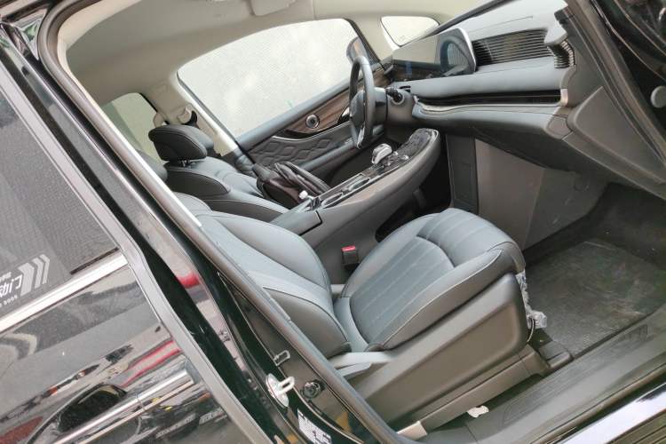 Used FORTHING Xinghai V9 2026 Model, Smart Enjoyment Series, 200km Flagship Edition Right Front Seat