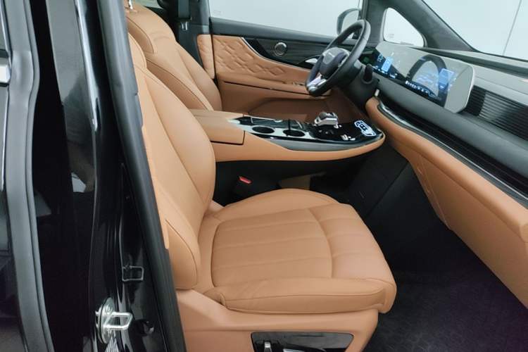 Used FORTHING Xinghai V9 2026 Model, More Enjoyment Series, 200km Luxury Edition Right Front Seat
