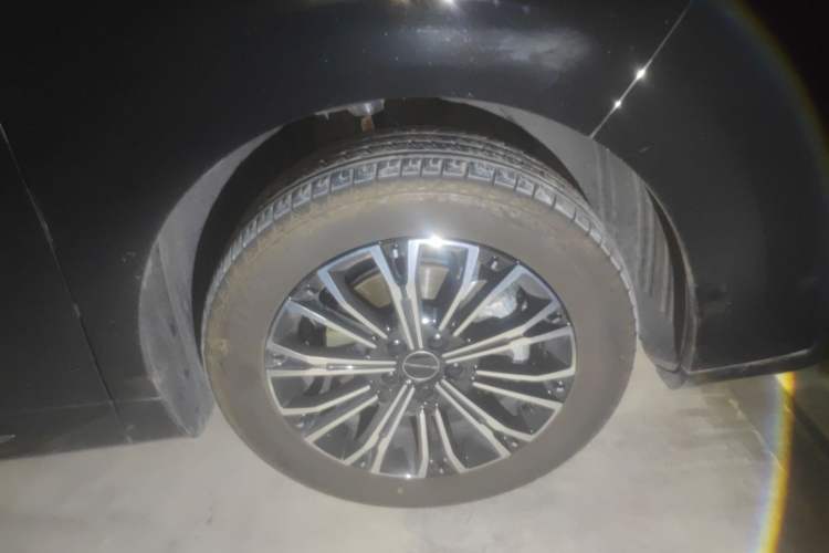 Used FORTHING Xinghai V9 2026 Model, More Enjoyment Series, 200km Luxury Edition Right Front Wheel Hub