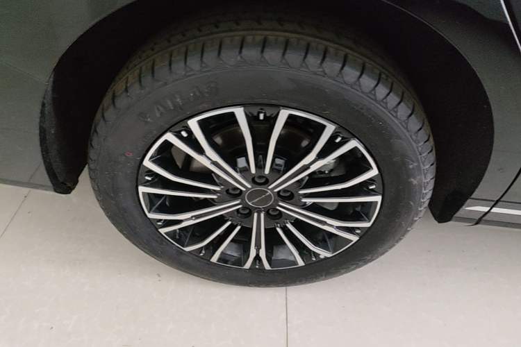 Used FORTHING Xinghai V9 2026 Model, More Enjoyment Series, 200km Luxury Edition Right Rear Wheel Hub