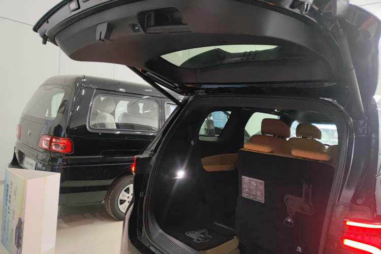 Used FORTHING Xinghai V9 2026 Model, More Enjoyment Series, 200km Luxury Edition Trunk