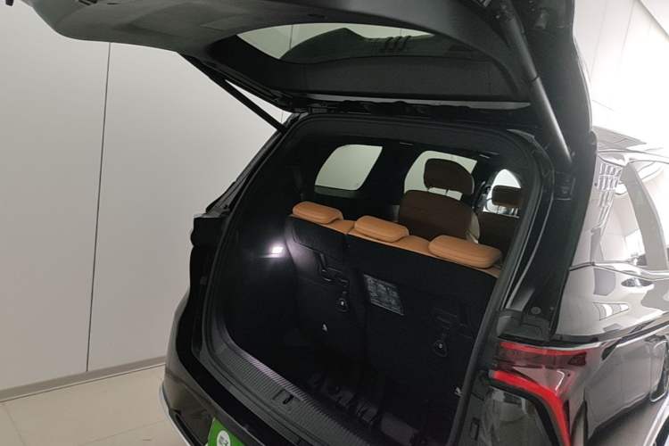 Used FORTHING Xinghai V9 2026 Model, More Enjoyment Series, 200km Luxury Edition Trunk