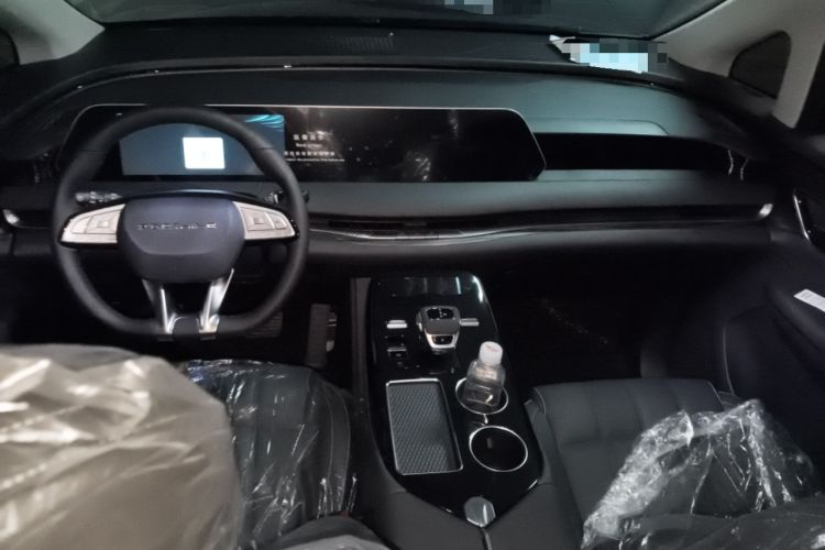 Used FORTHING Xinghai V9 2026 Model, More Enjoyment Series, 200km Comfort Edition Center Console